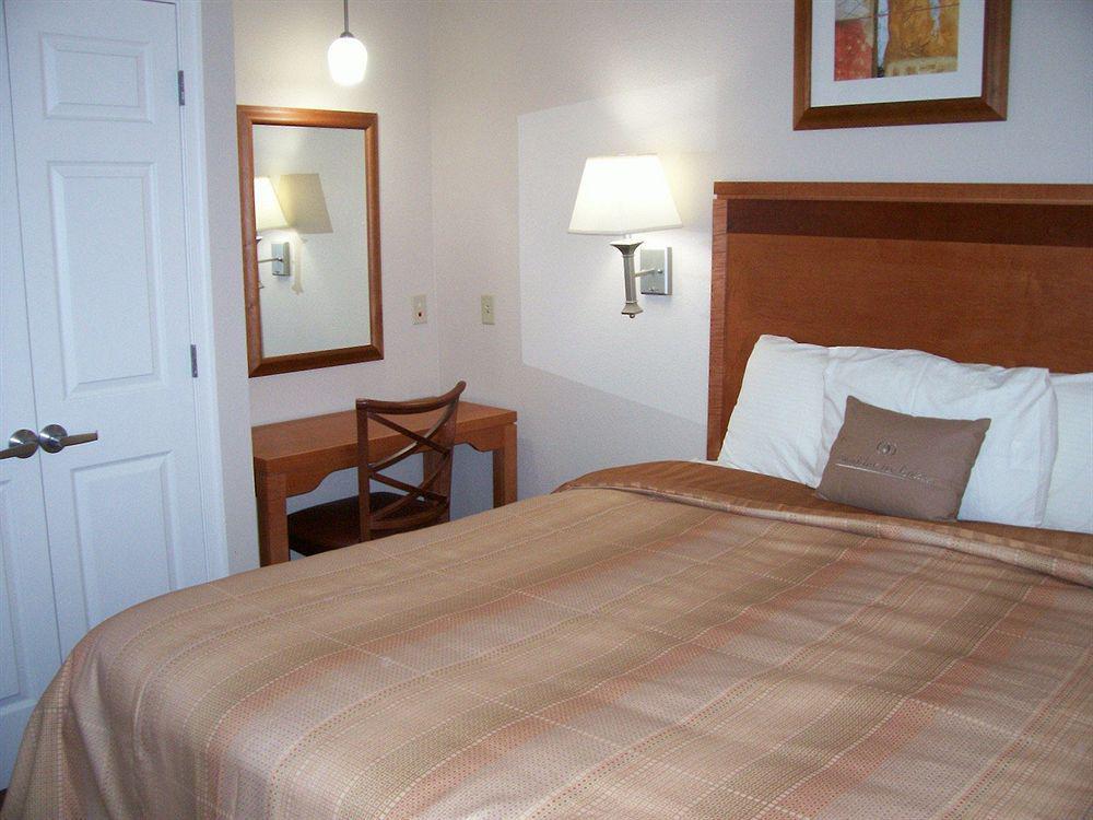 Candlewood Suites Winchester By Ihg Exterior photo